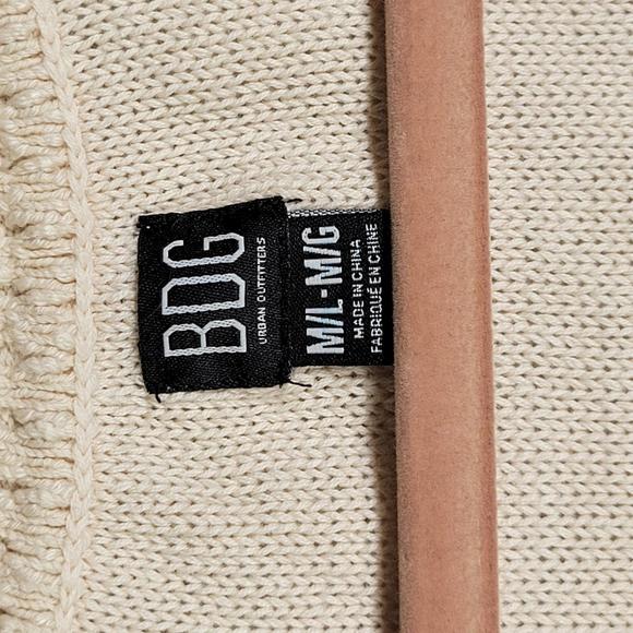 BDG Urban Outfitters Cream Sweater V Neck Oversized Vest Men Size M/L - Picture 3 of 9